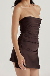 Glamorous Asymmetrisches, gerüschtes, trägerloses Korsett-Party-Minikleid aus Satin - Schokolade